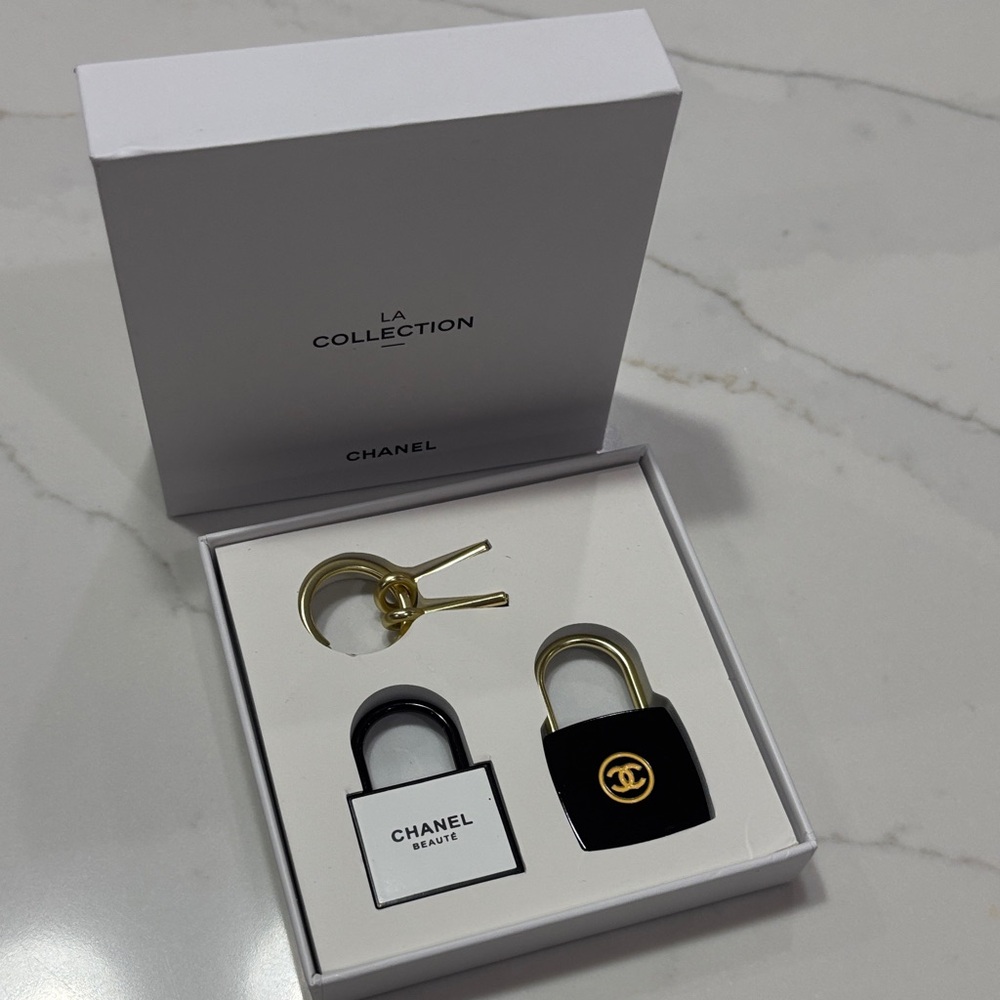 CHANEL Black & White Padlock Keyring Set with Gold Hardware - Picture 7 of 10